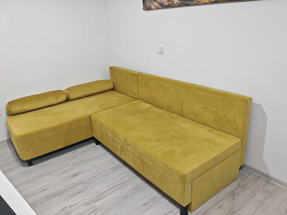 Vând colțar culoarea mustar