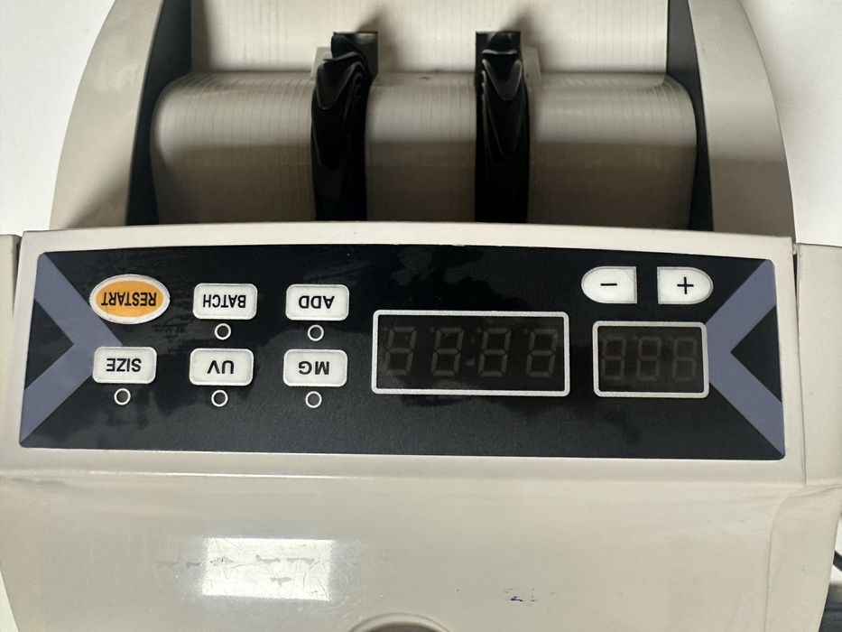 машина за броене на банкноти от серията “UV/MG money counter”.