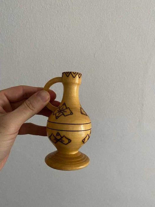 Vaza decorativa din lemn