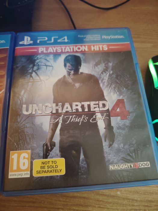 Playstation 4 pro + 3 jocuri + tastatura & mouse - stare foarte bună.