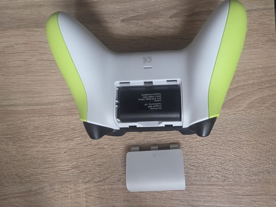 Vand controler Xbox One S aproape nou in garantie octombrie 2027