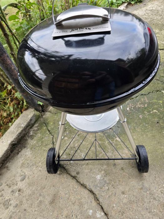 Барбекю за дървени въглища Weber