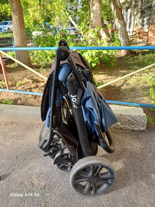 Продам прогулочную коляску