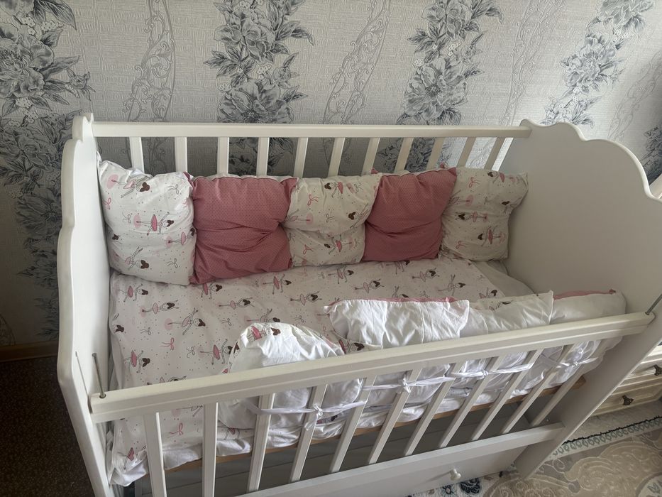 Манеж детский с маятником