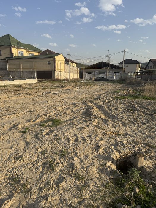 Участок с видом на город