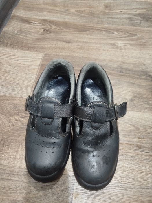 Продам сандали рабочие