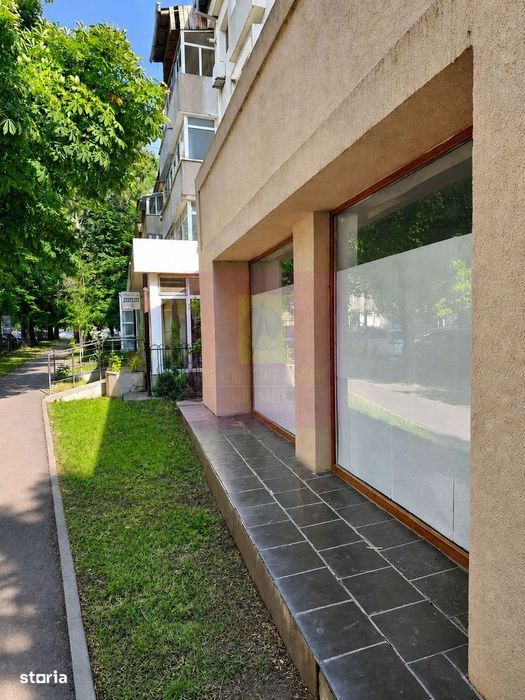 Spațiu comercial 59 mp + terasă exterioară , Focsani, central