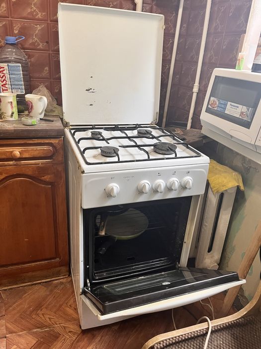 Продам газовую плиту