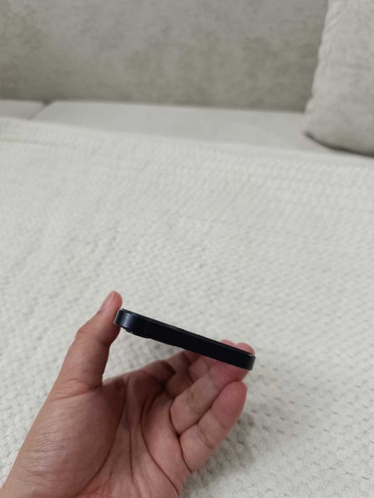 Продам Iphone 12 в отличном состоянии