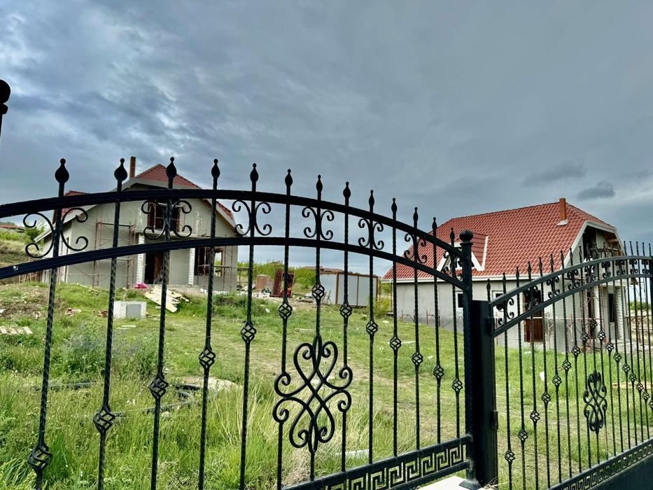 Продава се Къща в Бургас, Център - 200 кв.м за 1250 €/кв.м - Снимка #1