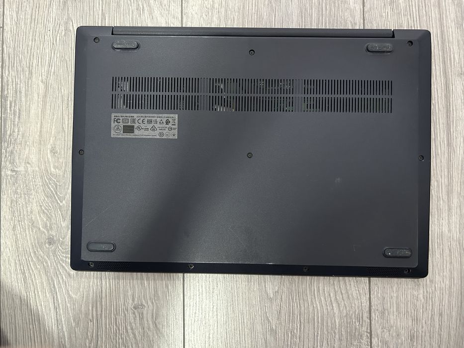 Laptop Lenovo Ideapad 3 4GB RAM și 500GB SSD