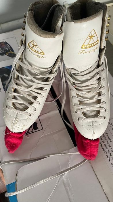 Қалың кілемдер, коньки, бокс қолғаптары