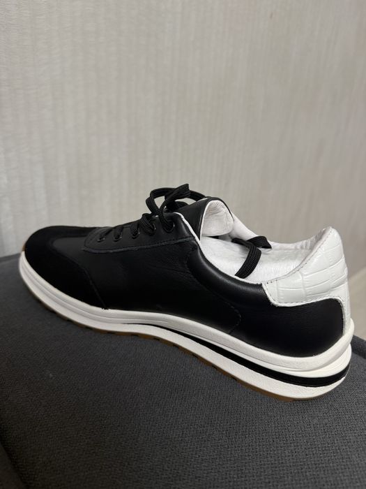 Кроссовки новые!!!