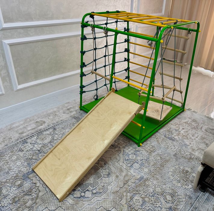 Детский спортивный комплекс с горкой