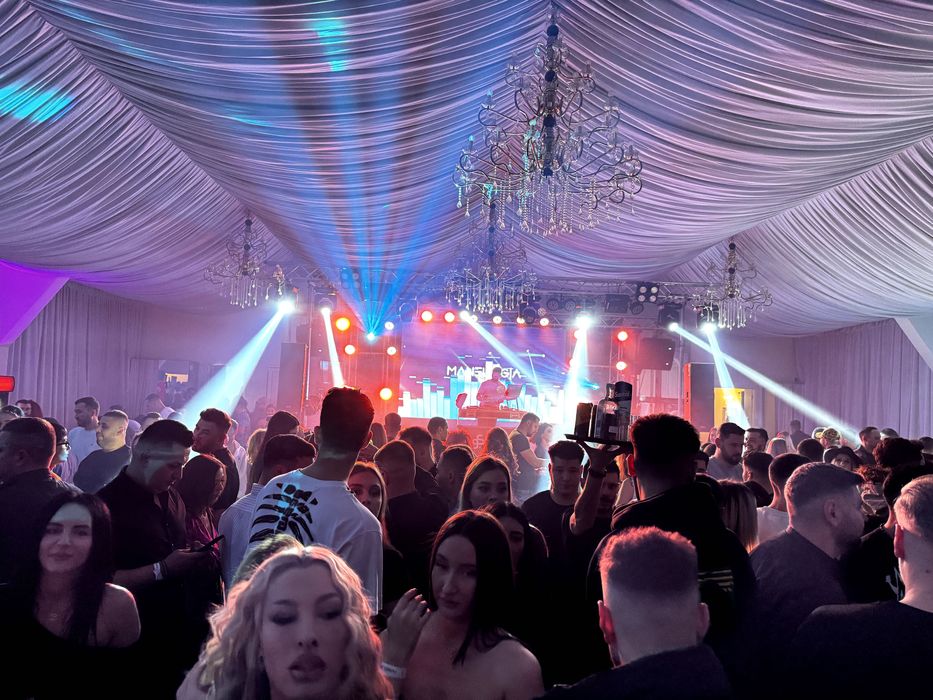 Dj-Mc,Scena,Ecran Led,Schela de Lumini,Sonorizare,PistoaleCO2 Band-uri