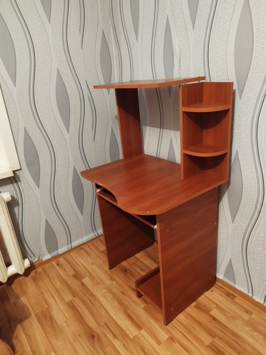 Продается компьютерный стол