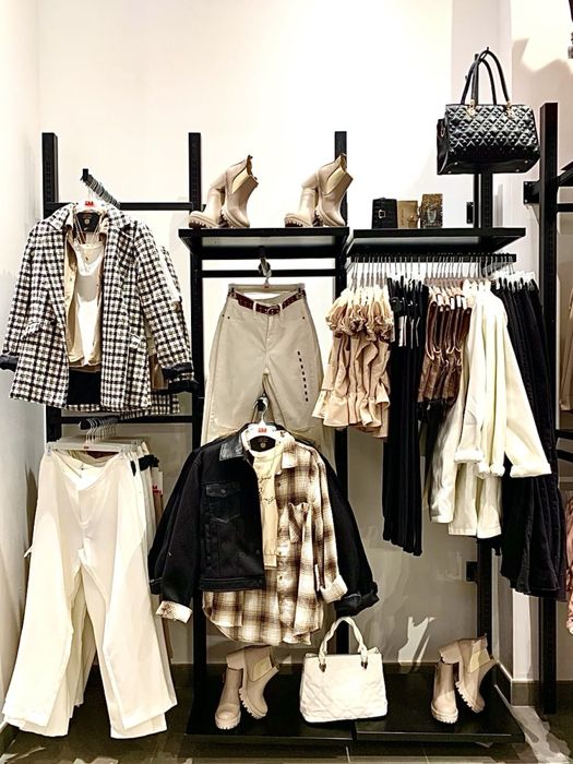 Торговое оборудование,стеллажи для магазина одежды рейлы