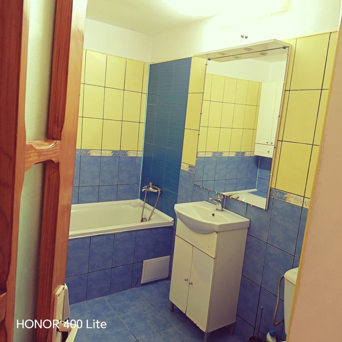 Inchiriez casa 3 camere și curte generoasa