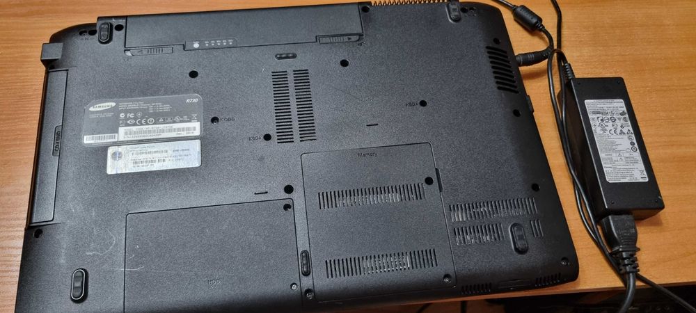 Лаптоп Samsung NP-R730 i3 /ssd   17.3 инча