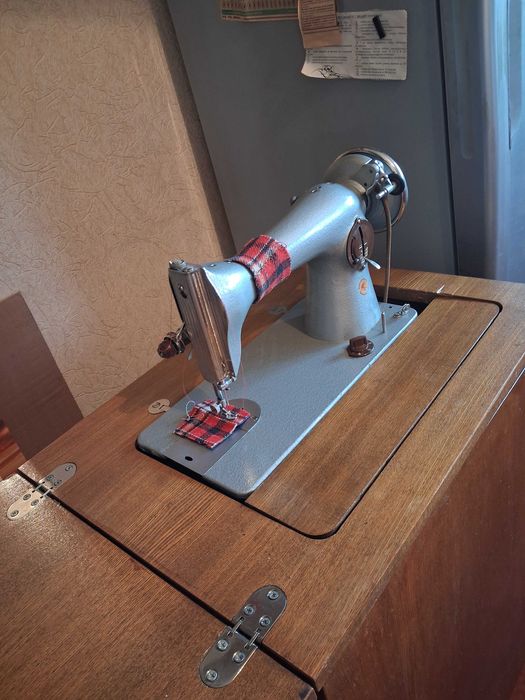 Продам швейную  машинку