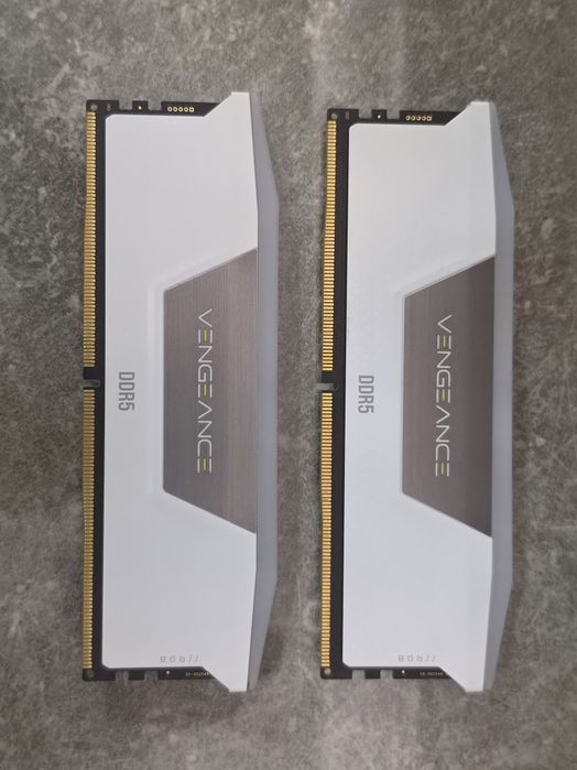 Corsair Rgb  Ddr5 32gb 5600Mhz CL36 albe