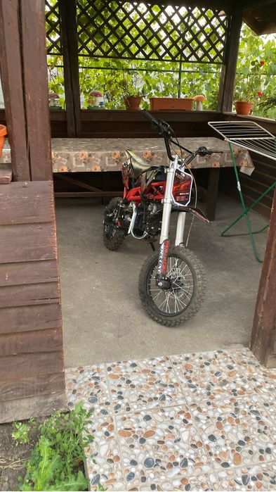 Vand cross 125cc pentru copi de 14 ani negociabil