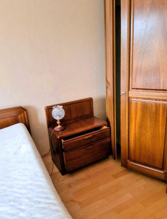 Pat din lemn masiv cu noptiere