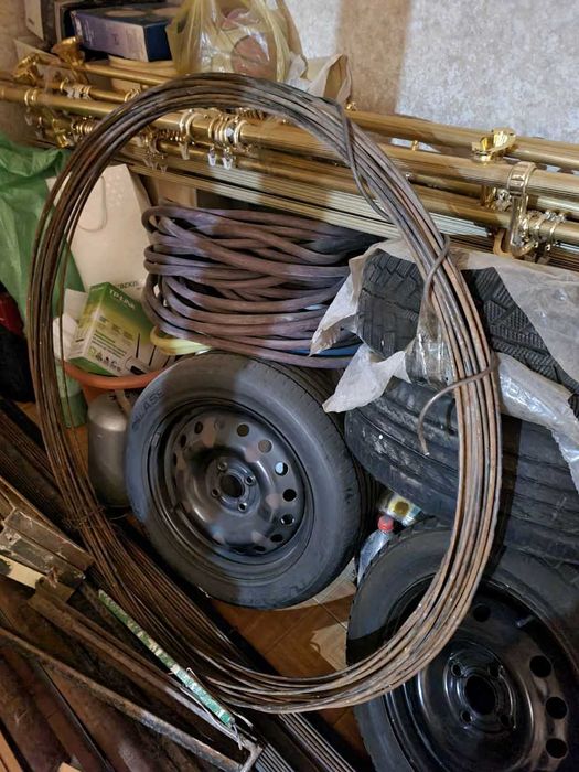 Арматура 4 прута по 4 метра 30мм, 2 трубы 60мм по 3м, уголок  5х5 29м