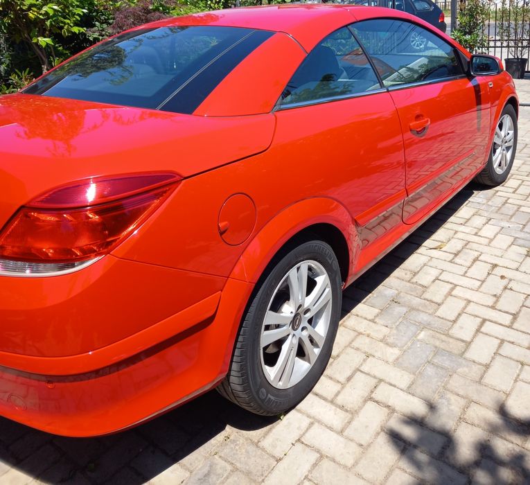 Masina decapotabila.