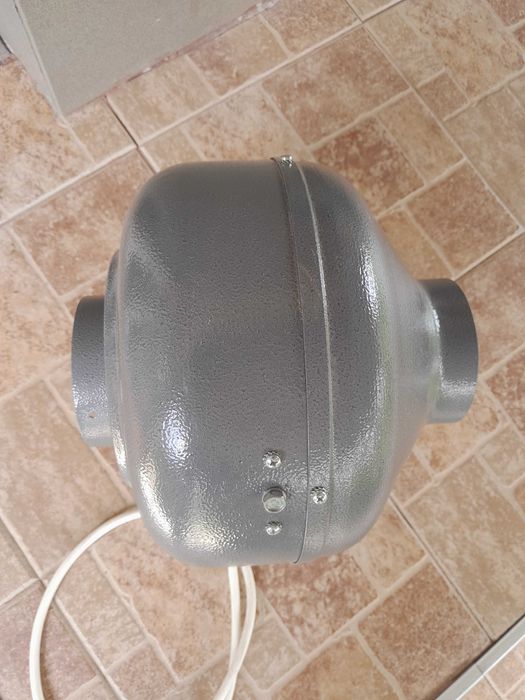 Ventilator axial VORTICE CA 100 85 W  utilizat disponibil 2  buc