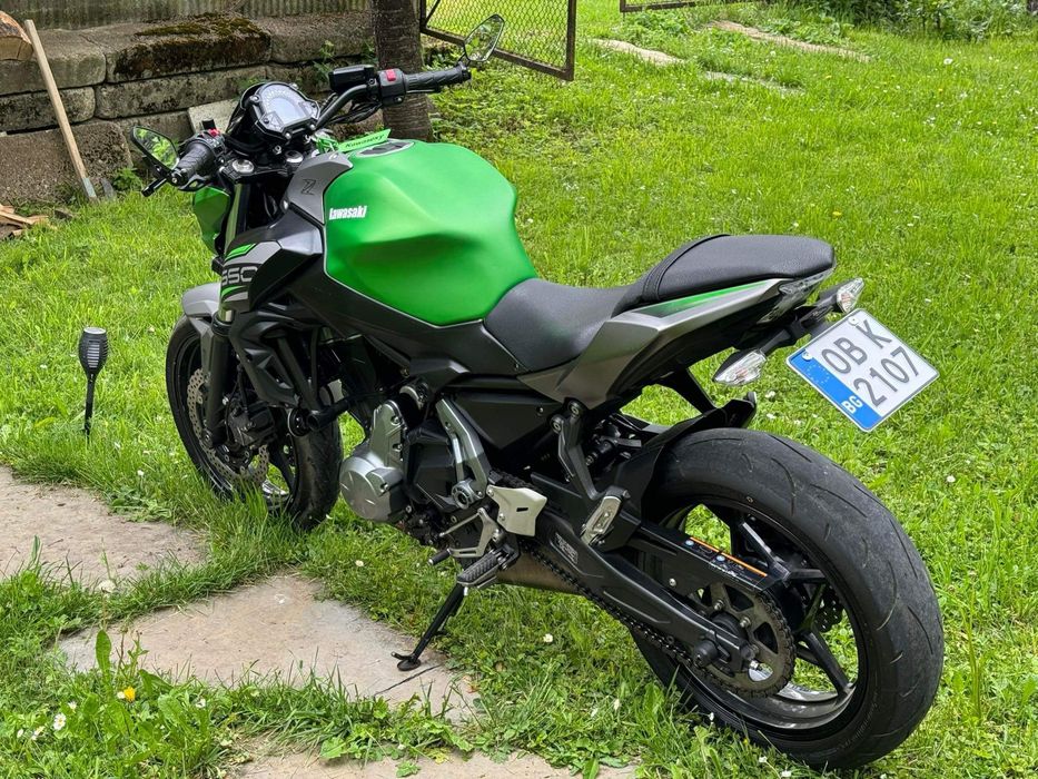 Kawazaki z 650.