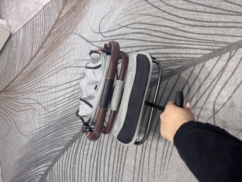 Коляска чемодан.