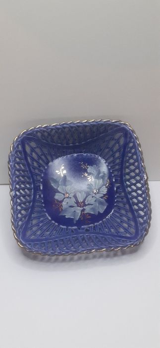 Vând farfuri din porțelan decorative