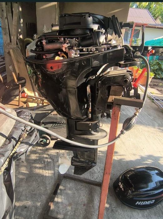 Vând motor de barca hidea 10 cp