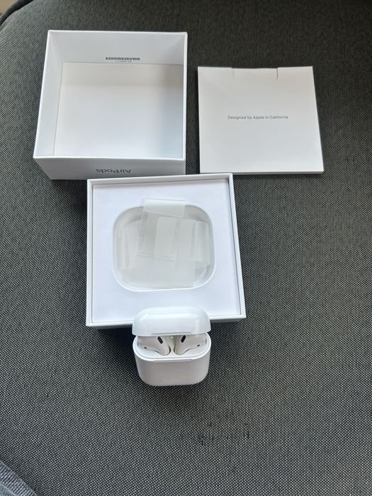 Airpods първа версия