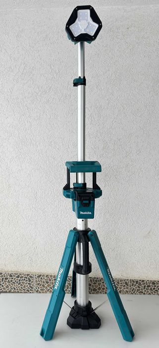 Makita DML813 - Акумулаторен LED прожектор със стойка