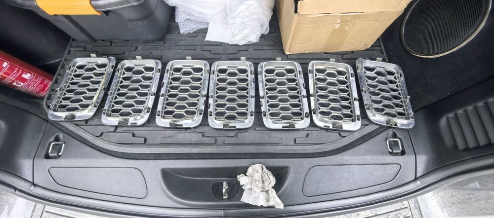 Оригинална предни решетки Гранд Чероки 2019