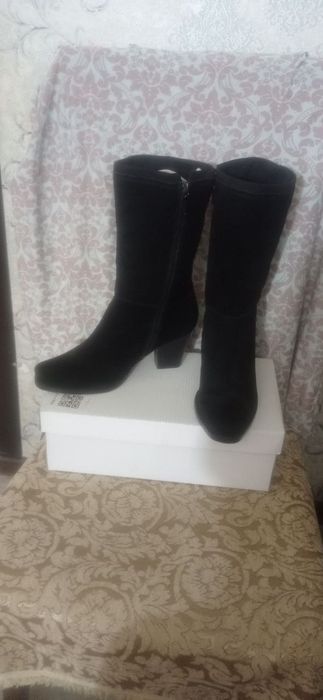 Продаются женские полусапожки.