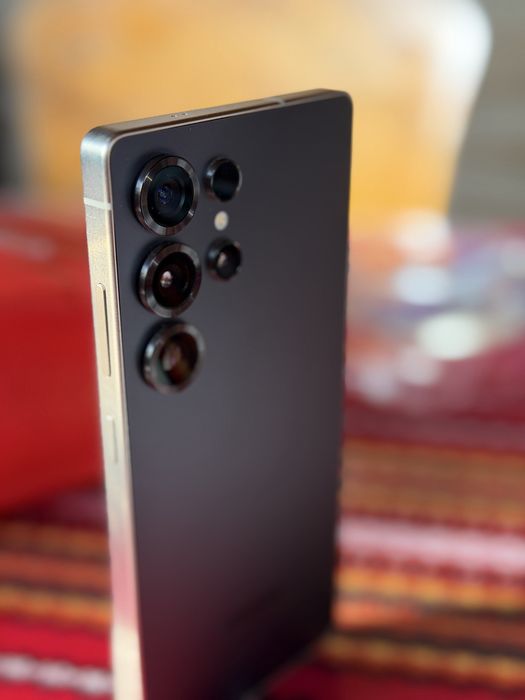 Samsung Galaxy S25 Ultra Titanium Black 512/12GB Гаранция! Като Нов!