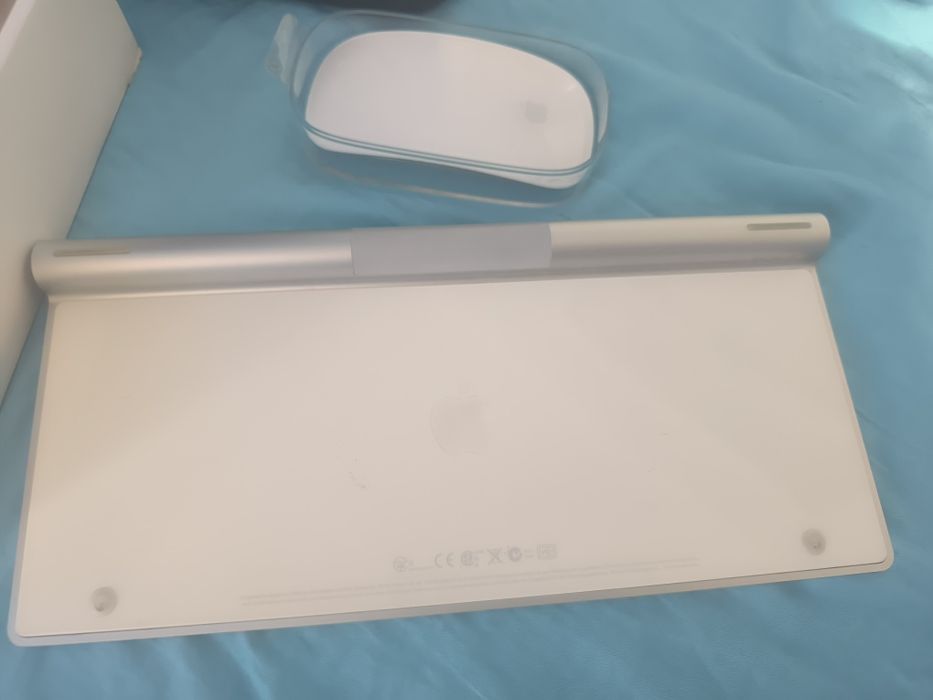 Vând MacBook Pro 13″ aproape ca nou, folosit doar de 2 ori!