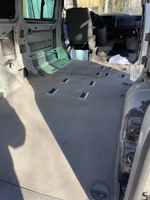 Mocheta  podea interior  VW Caravelle T5 pret 1500 lei