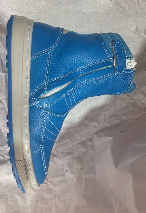 Детски боти-размер 31.От естествена кожа,синя напа,подплатени с агнешк