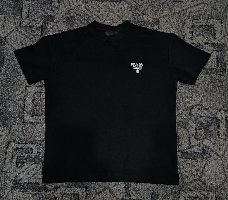 Compleu Prada, Tricou si Pantaloni