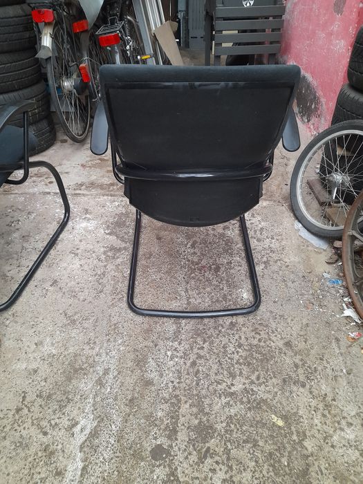 Vind 6 scaune rezistente arata foarte bine