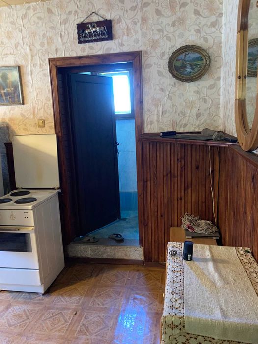Самостоятелен етаж от къща с двор, голяма веранда и гараж в Хасково – под наем или за продажба
