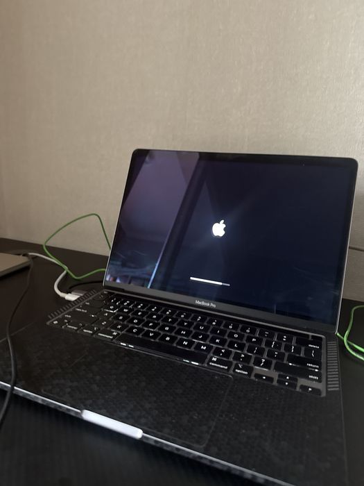 Macbook pro M1, 13,3 tuchbar, ram 8, ssd256