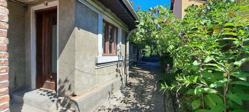 Vand casa 3 camere strada Carpati