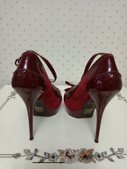 Женские туфли на каблуке