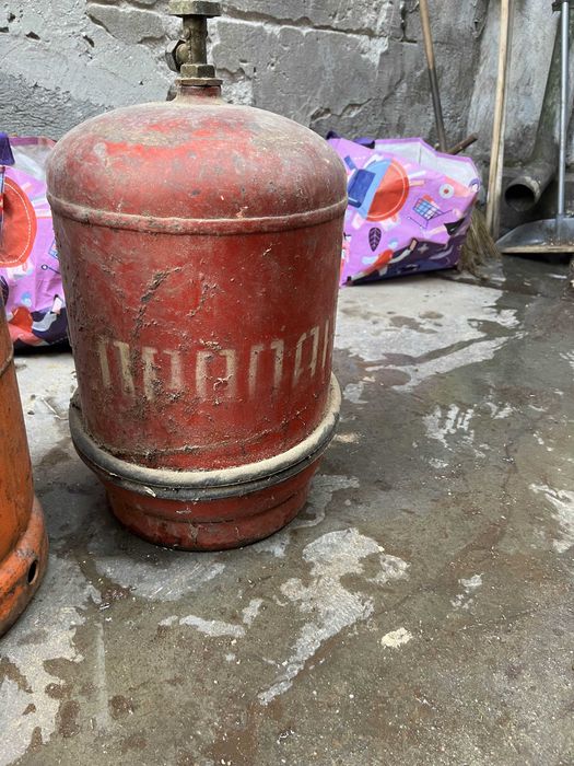 2 Buteli de vanzare pentru bucatarie