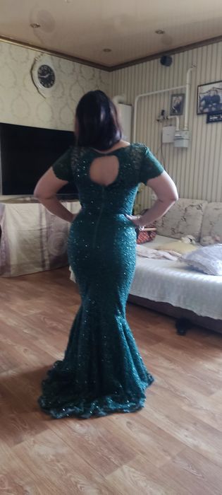 Продам платье со шлейфом